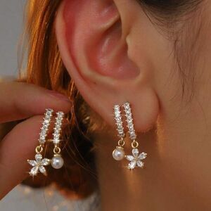 Gold and Pearl Drop Earrings Q374